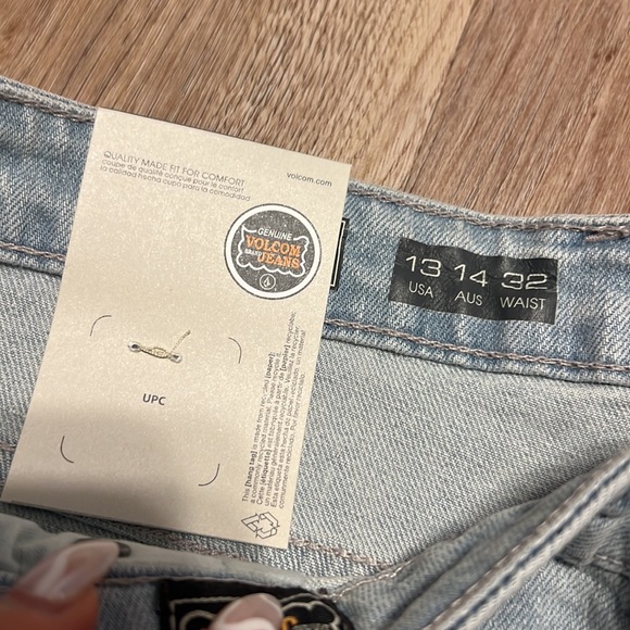 Volcom Women's 1991 Rolled Shorts Blue Drift Wash Shorts - Picture 8 of 12